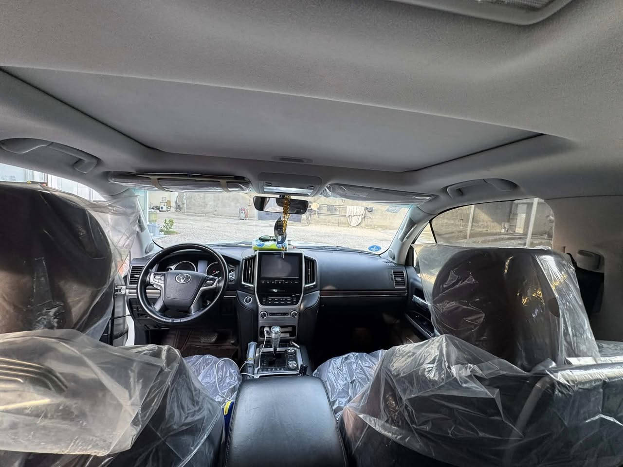 سلام عليكم لاندكروز 2017 جديده كفاله عامه مواصفات لكزز 8سلندر5700VXR خمس كامرات جنطه كهرباء معروفه موصفات الكزز رقم 0780 123 3507
