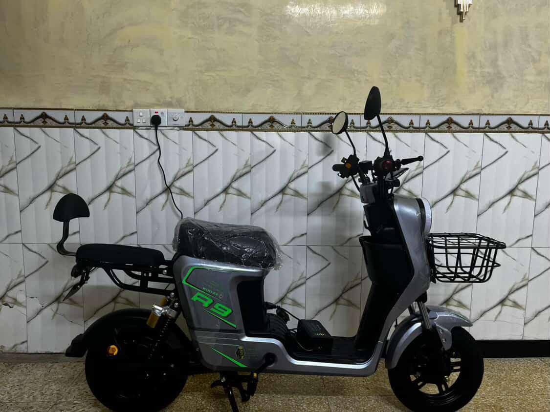 سلام عليكم دراجة 9R دراجة نضافته
100℅ دراجة برغي ما مفتوح بيه كفالة عامه كلشي شغال 
مسخدمه شهر1 السعر 450 وبيه مجال قليل العنوان مدينة الصدر الهاتف ***********
