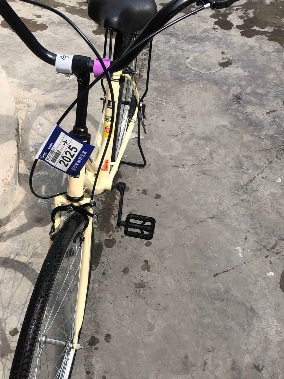 سلام عليكم بايسكل البيع بناتي سانتوس بايسكل نضيف مسطره ثنين قفل موجود جاملغ لايت مالته موجود (سعر100)الف وبي مجال دسك بريكات شغاله امامي خلفي كشن العنوان بغداد العبيدي فكله حي نصر  رقمي***********
