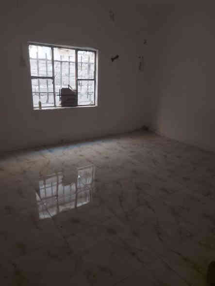 بيت  ومشتمل   للبيع مساحه ٢٦٢ م طابو صرف بناء طابق واحد ايجارهن ٥٠٠ م بأشهر عنوان كربلاء حي العسكري منطقة ١٤ خلف جامع أهل البيت سعره ١٨٥ بي مجال أي استفسار اتصل *********** نستقبل جميع العروض في انحاء كربلاء
