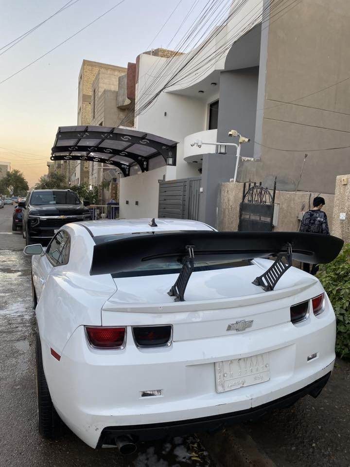 كمارو موديل 2013
ماشيه 100 
ضربتها مثل ماموضح بالصوره 
وبيها بارد بالجاملغ الخلفي هنا
بيها سستم صوت شركه بايونير سعره 5 اوراق
اكو ملاحظات شويه بالكشر 
يرادلها تخم تايرات 
سعرها 87 وبيها مجال حك الجيه
مكاني بغداد شارع فلسطين 
***********
