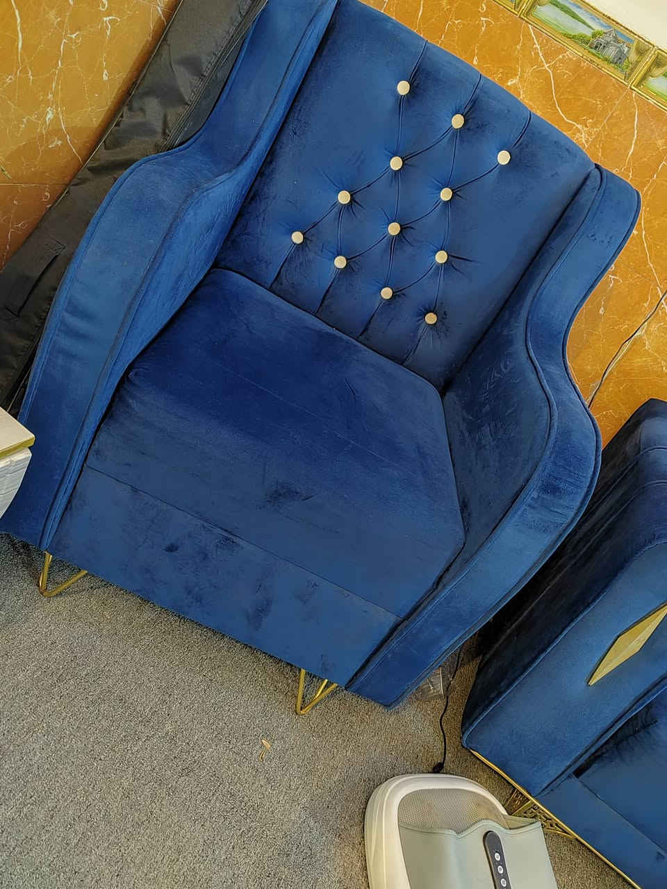 للبيع قنفاات 5قطع 

🔹 طقم قنفات مودرن بتصميم أنيق ولون أزرق ملكي مميز
🔹 استخدام خفيف جداً مستخدم أقل من سنة.
🔹 نظيف وخالٍ من العيوب.
🔹 مناسب للمجالس والصالات ويضيف لمسة فخامة للمنزل.

💰 السعر: 600,000 دينار عراقي فقط

📍 فرصة ممتازة بسعر مناسب مقارنة بحالته وجودته.

للاستفسار أو المعاينة يرجى التواصل على الخاص أو الاتصال


**إذا كنت صاحب هذا الإعلان وتريد حذفه لأي سبب، رجاءا أرسل رسالة إلى الدعم الفني**