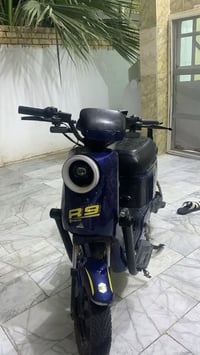 R9 • نيلي • يحتاج بطاريات
