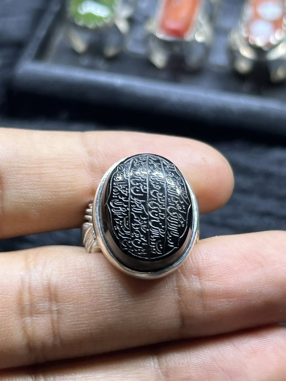 ً
خاتم عقيق يماني شفت العبد 

فضة925

الشراي***********

المكان بغداد حي اور توصيل ماعندي
