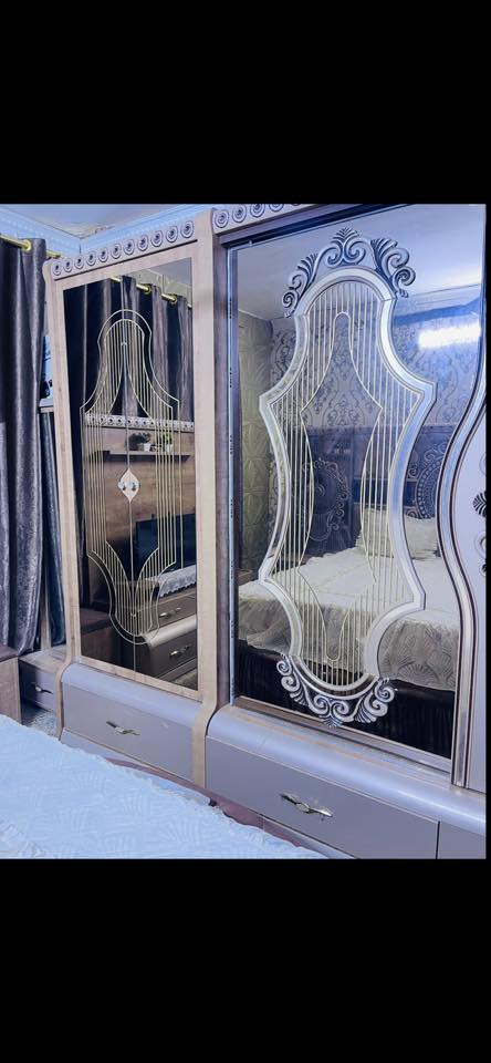 السلام عليكم غرفة نوم تركية مكونة من 11 قطعة غرفة نظيفة استخدام قليل وثگيلة جداً خشبها راقي عنواني بغداد / للاستفسار واتس أب ***********
