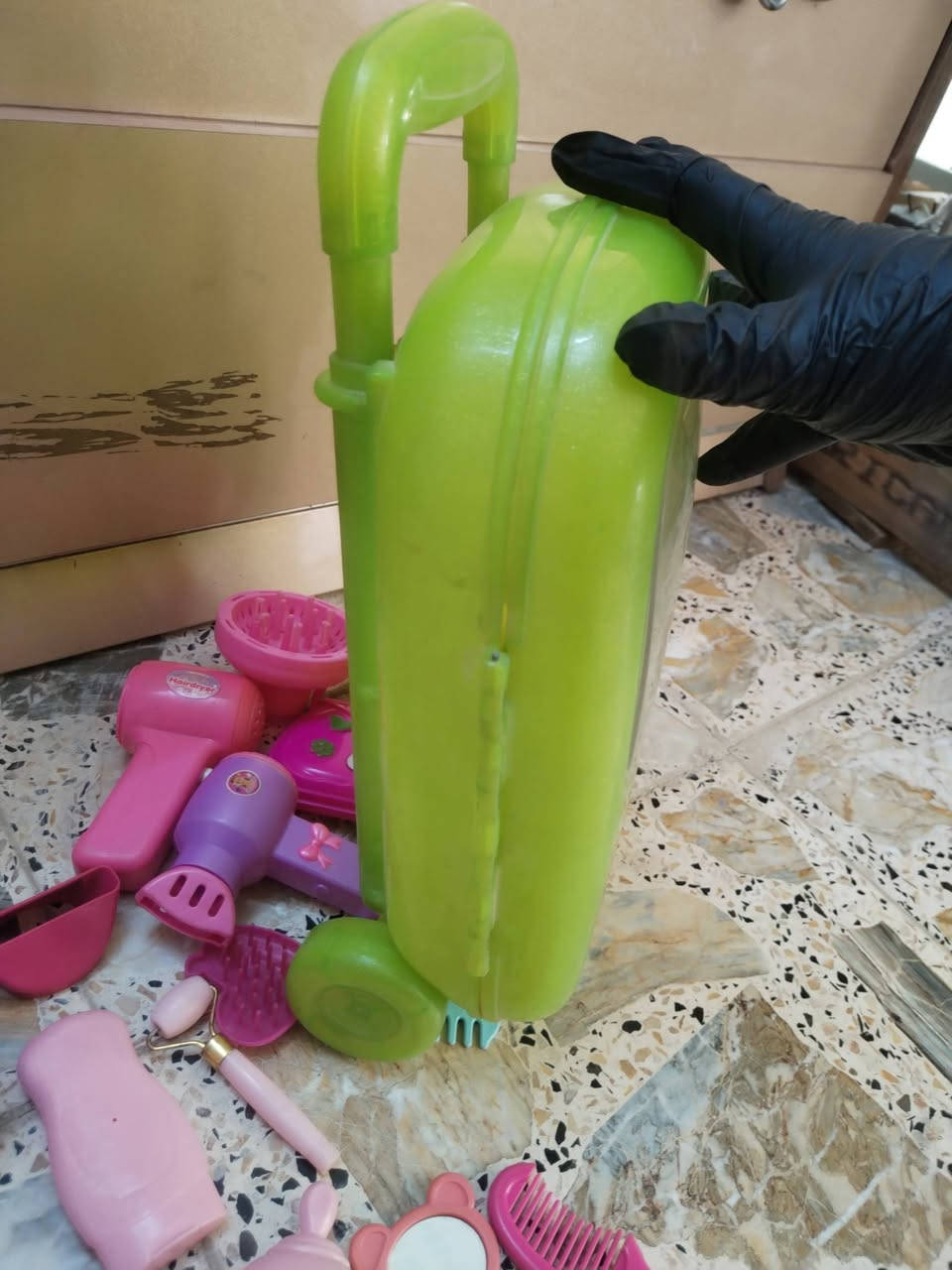 مجموعه صالون بنوتات مع حقيبه متوفره
#الجميع


**إذا كنت صاحب هذا الإعلان وتريد حذفه لأي سبب، رجاءا أرسل رسالة إلى الدعم الفني**