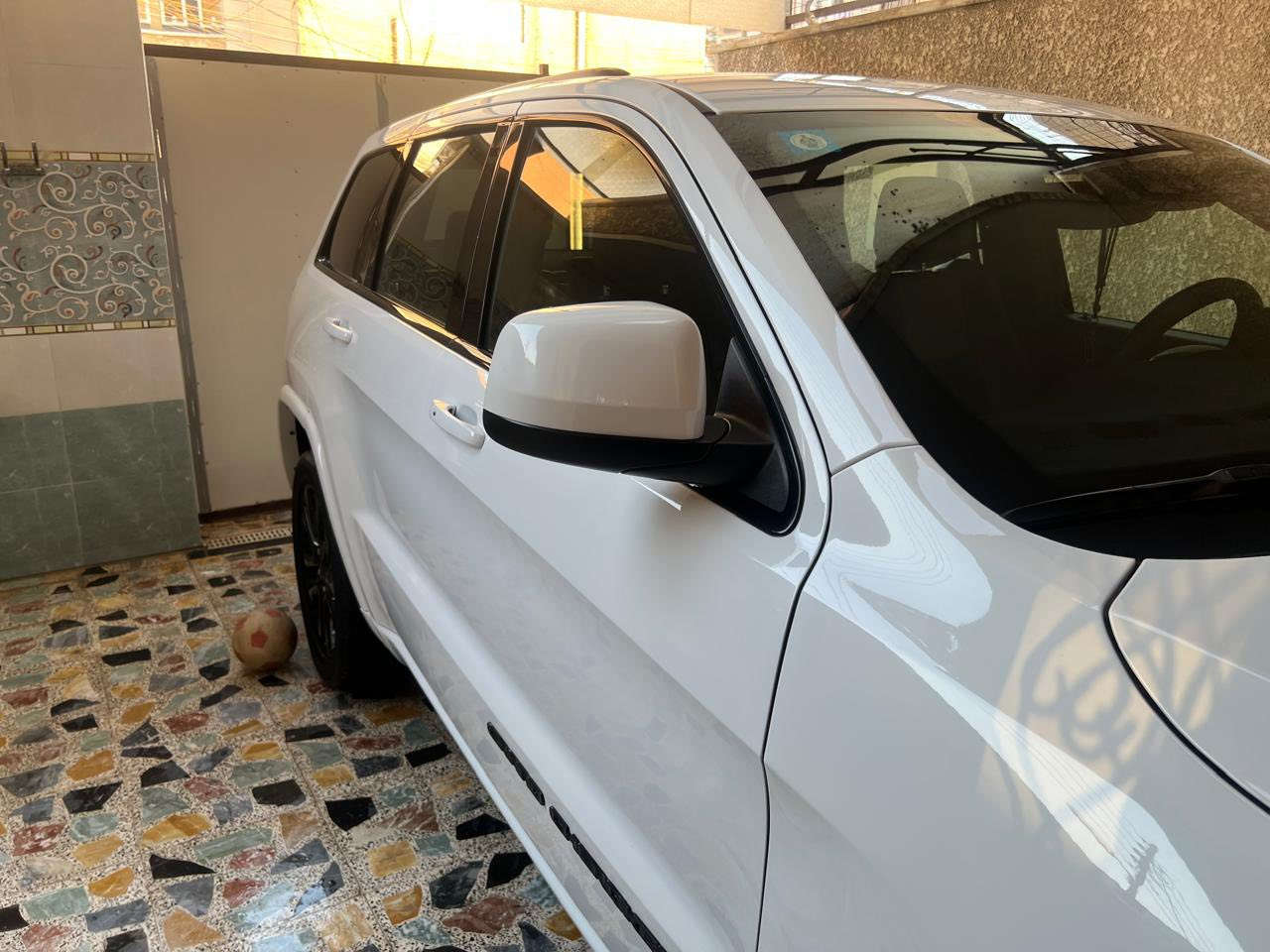 السلام عليكم
لبيع جيب كراند شيروكي 
موديل ٢٠٢١ أللون ابيض 
ماشية ٣٢ ميل 
السيارة جديدة واحلة من الصور
الضرر موضح بصور بدون دواخل 
بسمي الرقم الجديد دبل بصمة 
السيارة بدون فتحة مكان السيارة بغداد الشعب لتواصل على الرقم ( ***********)
