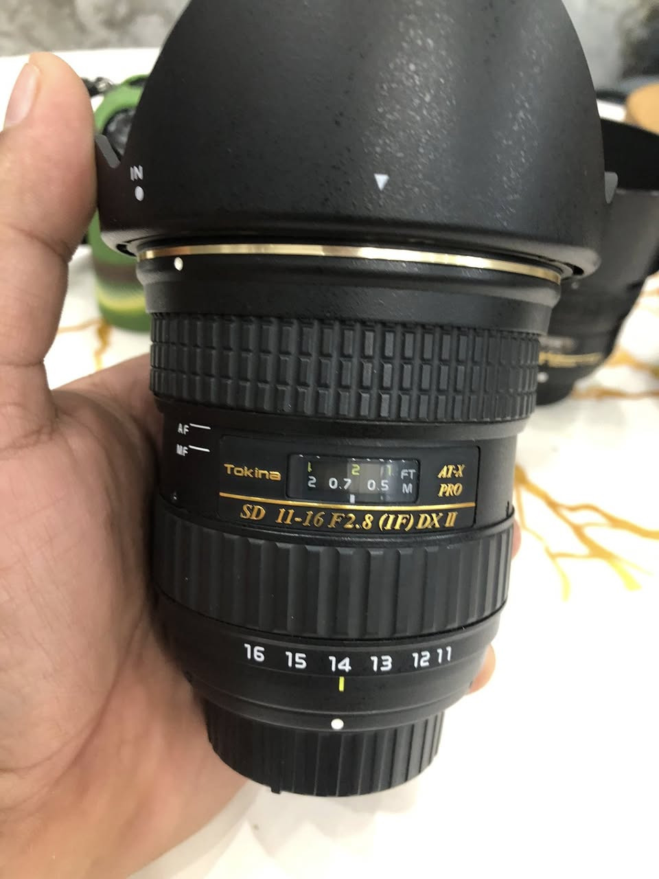 السلام عليكم للبيع كامرا نيكون 7200 السعر 500 الف فقط بدي
يوجد عدسة نيكور 55-300 سعر 250 الف 

يوجد عدسة توكينا وايد انكل واسعه فتحه عدسه 2.8 الاصليه 

السعر 300 الف تواصل *********** اسعار ثابته
