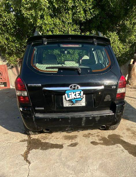 السلام عليكم 
توسان موديل 2007
 رقم بغداد الماني بأسمي 
محرك 2700 ستة سلندر 
سلايت روف
شاشة + كاميرا
تشغيل عن بعد
تدفئة بالمقاعد الأمامية 
تبريد شغال 
صدر امامي جديد 
داينمو + سلف + باور ستيرن جديد 
حادثها بامريكا جاملغ امامي جهة السكن 
باقي السيارة بدون حادث ولاصبغ 
وبيها جراد قليل بالبنيد والقمارة 
سنوية نافذة شهر 1
مكان السيارة بغداد الرصافة
السعر   90$ وبيها مجال 
للتواصل ***********
