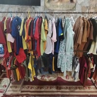 ملابس • أحذية