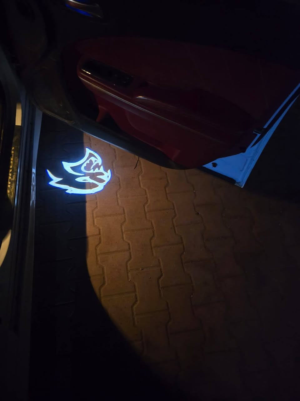 (( فقط بيع )) جارجر HEMI فول مواصفات موديل 2013 سنويه باسمي السياره بدون ارباك وبدون شواصي صور السونار ضمن الصور        ***********9
1 مكينه ٥٧٠٠
2 رادر امامي
3 ستيرن كهربائي
4 نقطه عمياء
5 شفتات ستيرن
6 شاشه كبيره
7 كشنات تبريد تدفئه
8 نظام تحديد المسار 
9 فتحه سقف
10 كلاصات تدفئه تبريد
11 سكليتر البانزين والبريك كهربائي
12 كرسي السائق Flash Memory
13 نظام تسارع Sport
14 نظام صرف الوقود Eco
