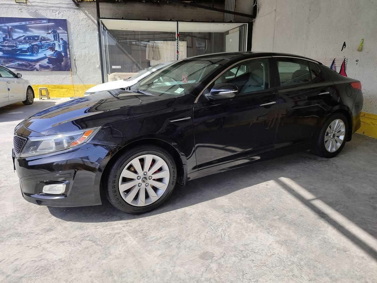 ​🚗 للبيع: كيا أوبتيما 2015 - (رقم بغداد) 🚗
سيارة مال جنّاي ، مواصفات حلوة 
​الموديل: 2015 
​الرقم: بغداد - خصوصي ( والتحويل مباشر ثاني يوم).
​المواصفات: نص فول ، تبريد ثلج، 
​حالة البدي: السيارة مظهرها الخارجي جداً نظيف (مثل الصور)، يوجد صبغ في 4 قطع خارجي فقط (تجميلي) وبدون أي حادث قوي، الشاصي واللغد سليمات 100%.
​المحرك والـگير: بحالة ممتازة وجاهزة من كلشي 
​💰 السعر المطلوب:
​110 ورقة ($11,000)
​📍 الملاحظات:
​السيارة متعوب عليها ونظيفة جداً من الداخل والخارج.
​مكان التواجد: كربلاء 
​ والسعر بيه مجال 
​📞 للتواصل والاستفسار: [*********** رقم تليفون

***********
