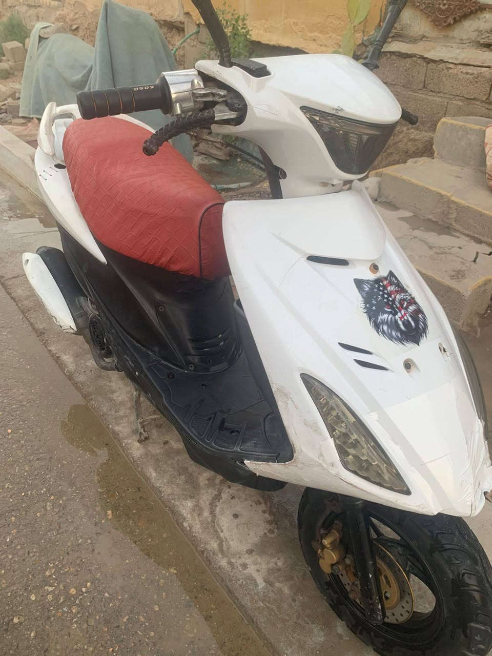 دراجة صيني ماكس طافية ابيع كوم حديد السعر ١٥٠ وبيه مجال للاتصال على الرقم *********** القرنه
