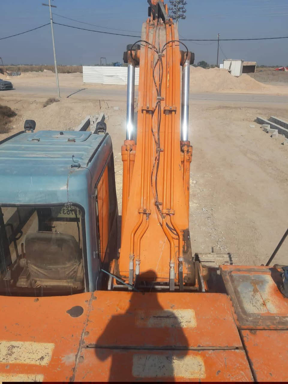 سلام عليكم حفارتين للبيع تو موديل 93 جاهزات للعمل صرف جدد رقم الهاتف ***********
