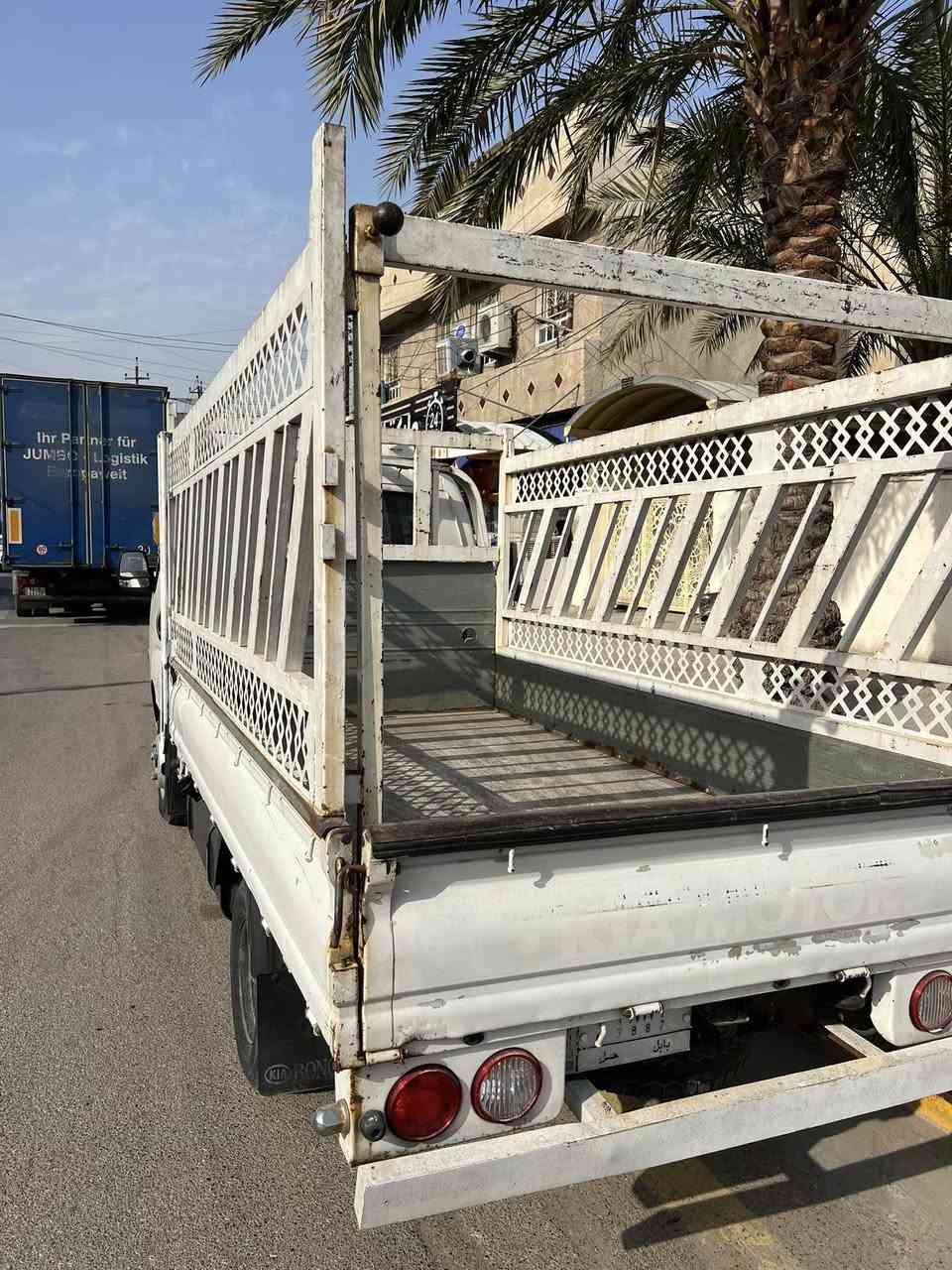 السلام عليكم للبيع. ***********
كيا بنگو فحل للبيع رقم بابل بأسمي 
موديل 2015 وارد اردني
محرك 4000 مفتوح 
منضومة تبريد جديدة كاملة
السيارة نضيفة وبيهة نواقص جاهزة للشغل
مكانهة بغداد الحرية للاتصال او واتساب
 ***********
السعر 112 ورقة
