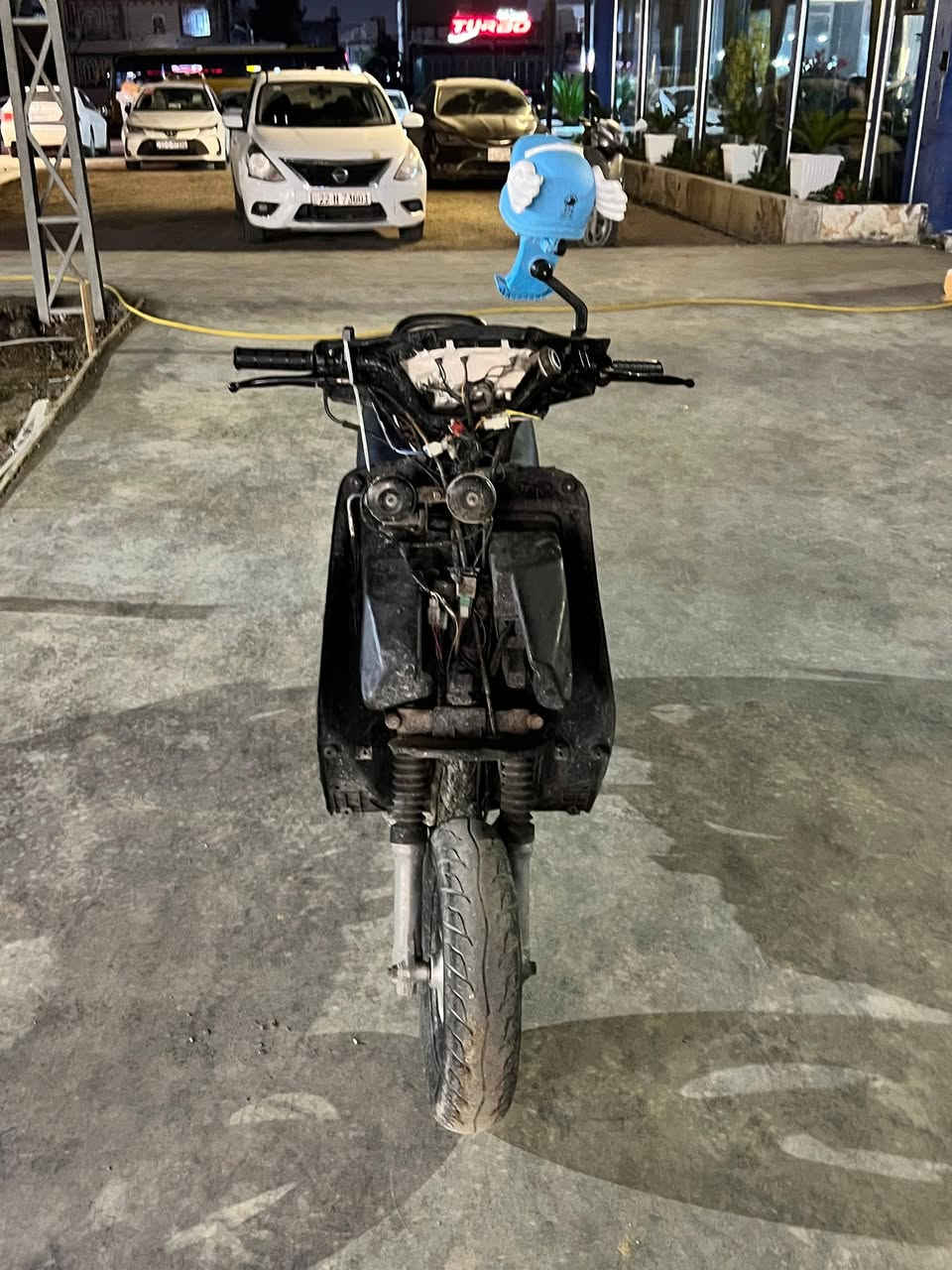 السلام عليكم دراجة فراشة مال حاوية صار شهر من عمرناها اغراض كله حاويه  مكفولة كفالة عامة كلشي بية شغال اي نقص مابية محرك مامفتوح السعر 500 وبية مجال لشراي يتصل مكاني نجف ***********
