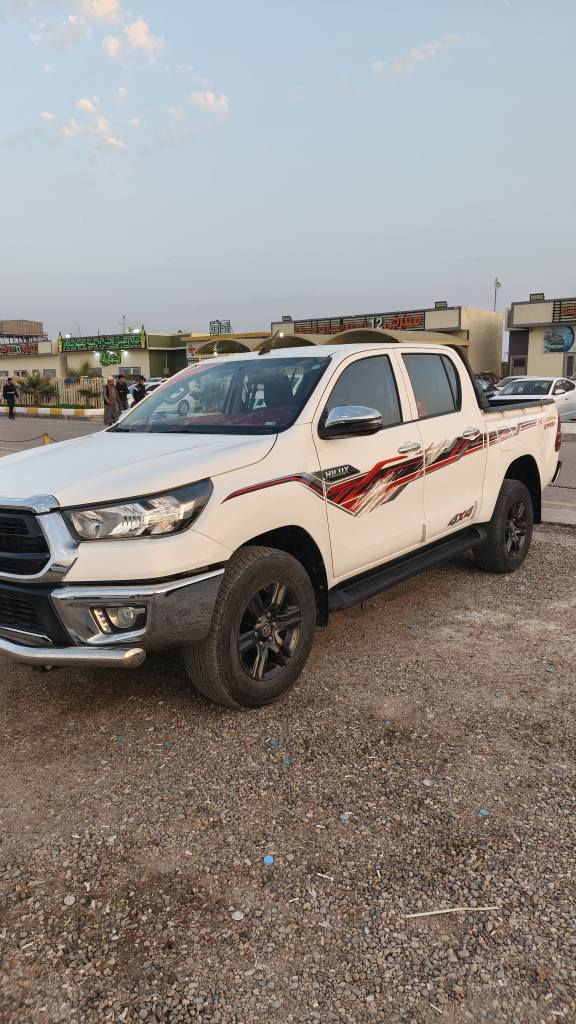 للبيع تويوتا هيلوكس فور ويل بانزين اوتماتيك موديل 23 ماشيه 25 الف السيارة بوضع الشركه اخت الجديده مامشتغله بشركه بيها ملاحظه بسيطه للاستفسار الاتصال او واتساب *********** السعر 325 البصرة, العراق
