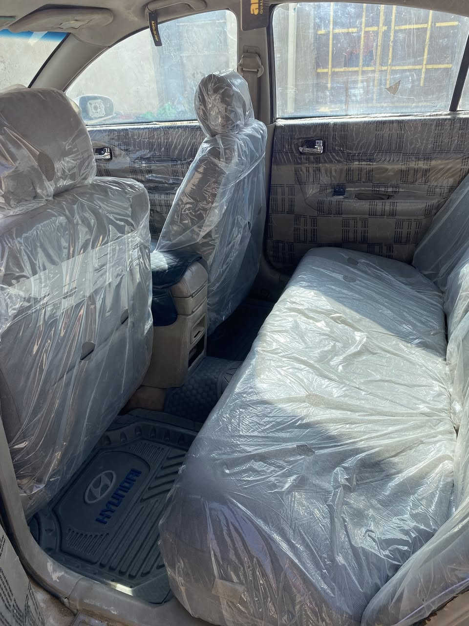 السلام عليكم للبيع شيري A5  مديل 2008 
محوره كير ومكينه كورله ڤڤتي 
سياره حلوة وقتصاديه الله شاهد 
ومثل مموضح كدامكم بالصور بيها كم دحجه 
وبيها كم ملاحضه التبريد مايشتغل من شتريتها مافاحصه 
والسنويه صاقطه وراعيها موجود بالناصريه يريد مداور السيارة رقم بابل مشروع وطني  وراعيها يطلب عليها ورقه الورقه تنزل من سعر السياره     
ومكان السياره نجف  وسعر السيارة  25 وبيها مجال
 
رقم تلفوني ***********
