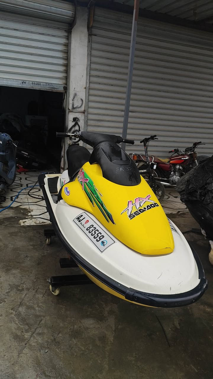 سلام عليكم
للبيع
جتسكي سيدو HX وارد ممشتغله بل عراق

شوفة عينكم الجت نضيف من ناحية الگرف ول محرك 

 2 سلندر

2 ستروك Rotax 

كابريتر مزدوج 

مكينة قوية ومحرك Rotax 717

ممفتوحه

للتواصل  وباقي التفاصيل: ***********
