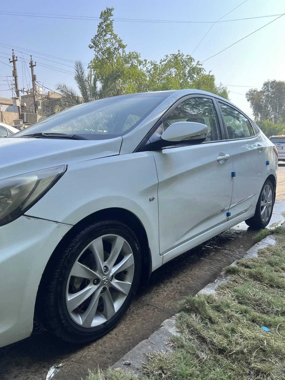 السلام عليكم 
اكسنت 2013 خليجية بلو 1/1
رقم بغداد الانكليزي بأسمي تحويل مباشر
مكينة 1600 دوش ممفتوحة
فول مواصفات
فتحة 
تحكمات ستيرن
اشاير بالمري
٥ تجاوي
٤ دسك 
٥ ويل كب
شاشة 
كامره خلفيه
ماشية 121 الف حقيقي
صدر امامي خلفي جديد
تخم تاير جديد 
السياره مابيها نقص برغي
السونار مرفق بالمنشور
السعر 102$ وبيها مجال 
مكاني بغداد الدورة
للاستفسار ***********
