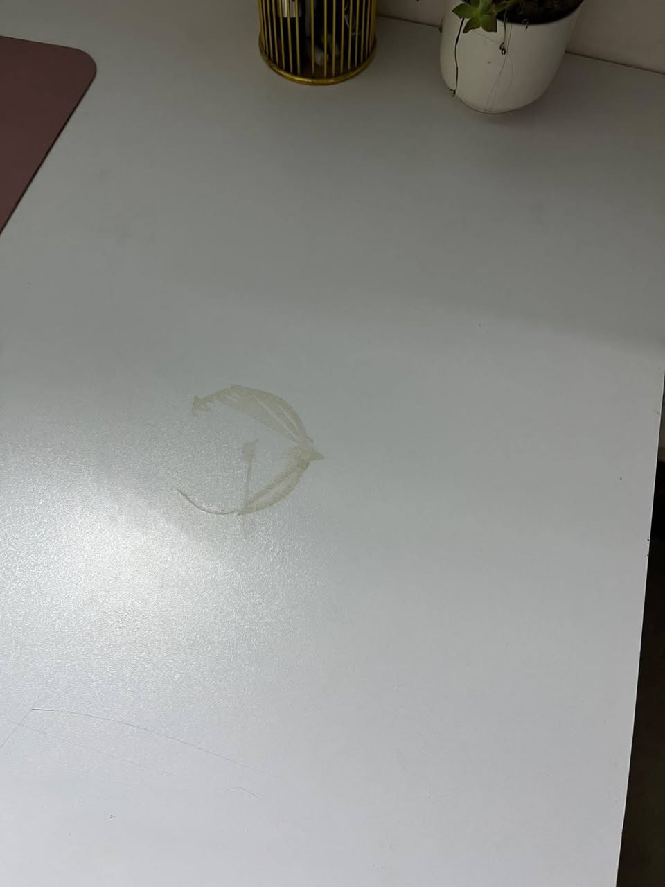 السلام عليكم اعزائي
مكتب بتصميم عصري و مساحة عمل واسعة. قواعد حديد ، مناسب للمنازل والمكاتب. مستعمل بحالة جيدة وجاهز للاستخدام
   اللون: أبيض
* الأبعاد: 150 سم × 60 سم × 75 سم
* الارتفاع: تقريباً 75 سم
* السطح: MDF أبيض
* القواعد: حديد مطلي باللون الأبيض
* الحالة: مستعمل، بحالة جيدة مع آثار استخدام بسيطة لا تؤثر على الاستخدام
* مناسب للدراسة، العمل المكتبي، أو استخدام الكمبيوتر.
السعر 85,000 
للتواصل واتساب ***********
المكان كربلاء لا يتوفر توصيل
