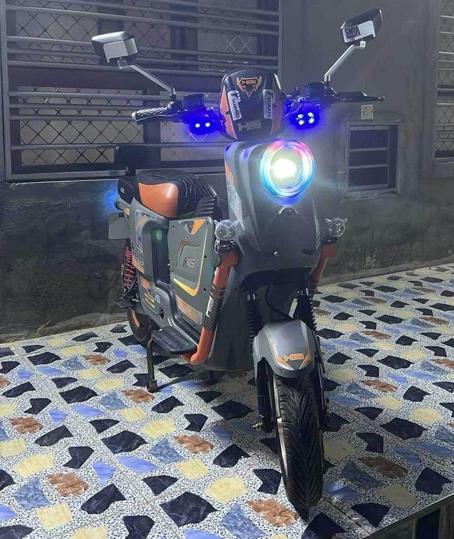 السلام عليكم موطور شحن H900 للبيع بطاريات دبل نضافة 100/95 بطاريات ملف عقل شرط الفحص اي نقص مابي
للستفسار.    *********** ففط واتساب
