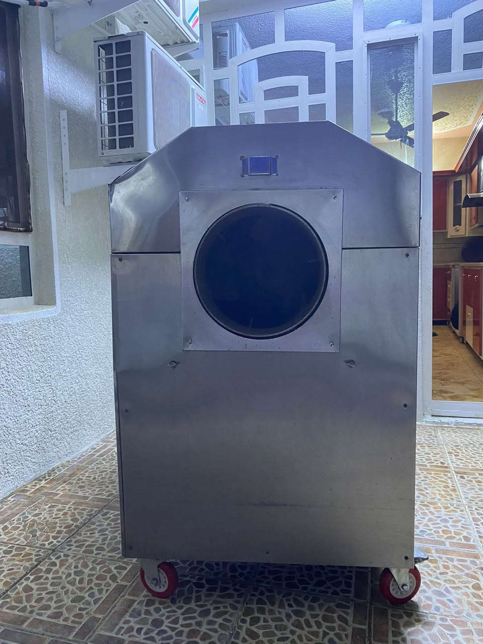 سلام عليكم مكينة تحميص
سعر جدا مناسب اخو البلاش 
***********
