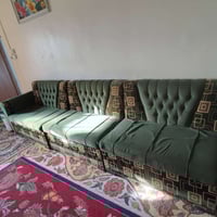 متاح  تخم للبيع العدد ثمان مقاعد السعر 300 07815788468