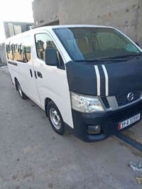 سيارة نيسان زعره موديل ٢٠١٣ سياره بسمي رقم انكليزي مكينه كير اكسل تبري...