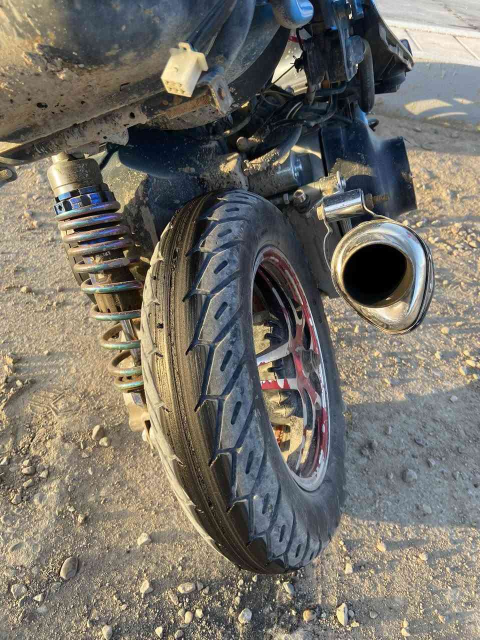 من رخصة الادمن دراجة ماكس عدلة بوشة 58  كلجات رياضي دبل خلفي سبع الوان ويلات نجمة صولنصة رياضي  بالنسبة للكفرات الدراجة كلهة موجودة انطيهن وية الدراجة شاصي مصبوغ  سعر 650 وبيهة مجال


**إذا كنت صاحب هذا الإعلان وتريد حذفه لأي سبب، رجاءا أرسل رسالة إلى الدعم الفني**