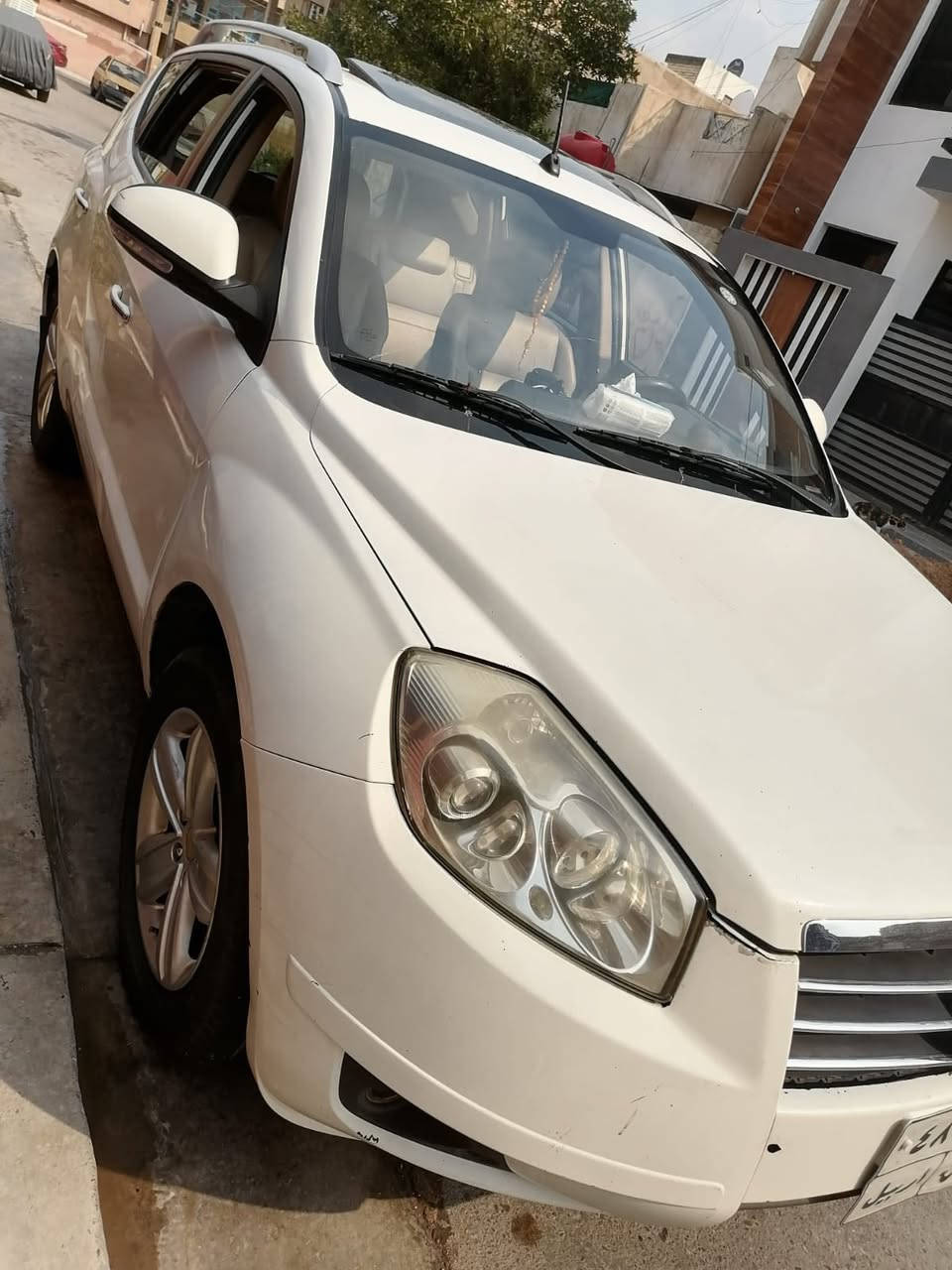 Gelly amgrand EX7
امكراندEX7 موديل 2013  رقم اربيل الجديد 
السيارة سنوية جديدة ب اسمي 
تحويل ثاني يوم 

فول مواصفات 
مقاعد جلد + تحكم كهربائي مقاعد 
تحكمات ستيرن 
سلايد روف كهربائي 
كروس كنترول 
تبريد ثلاجه 
6 سماعات ستيريو 
5 ويل كب
مكينه  مكفوله 
بدون ايرباك 
بدون صبغ 
السعر خابر وتدلل عندي واتساب 
السياره ماشية 166km قابل للزياده 
مكان السياره بغداد الغزالية للتواصل
***********
