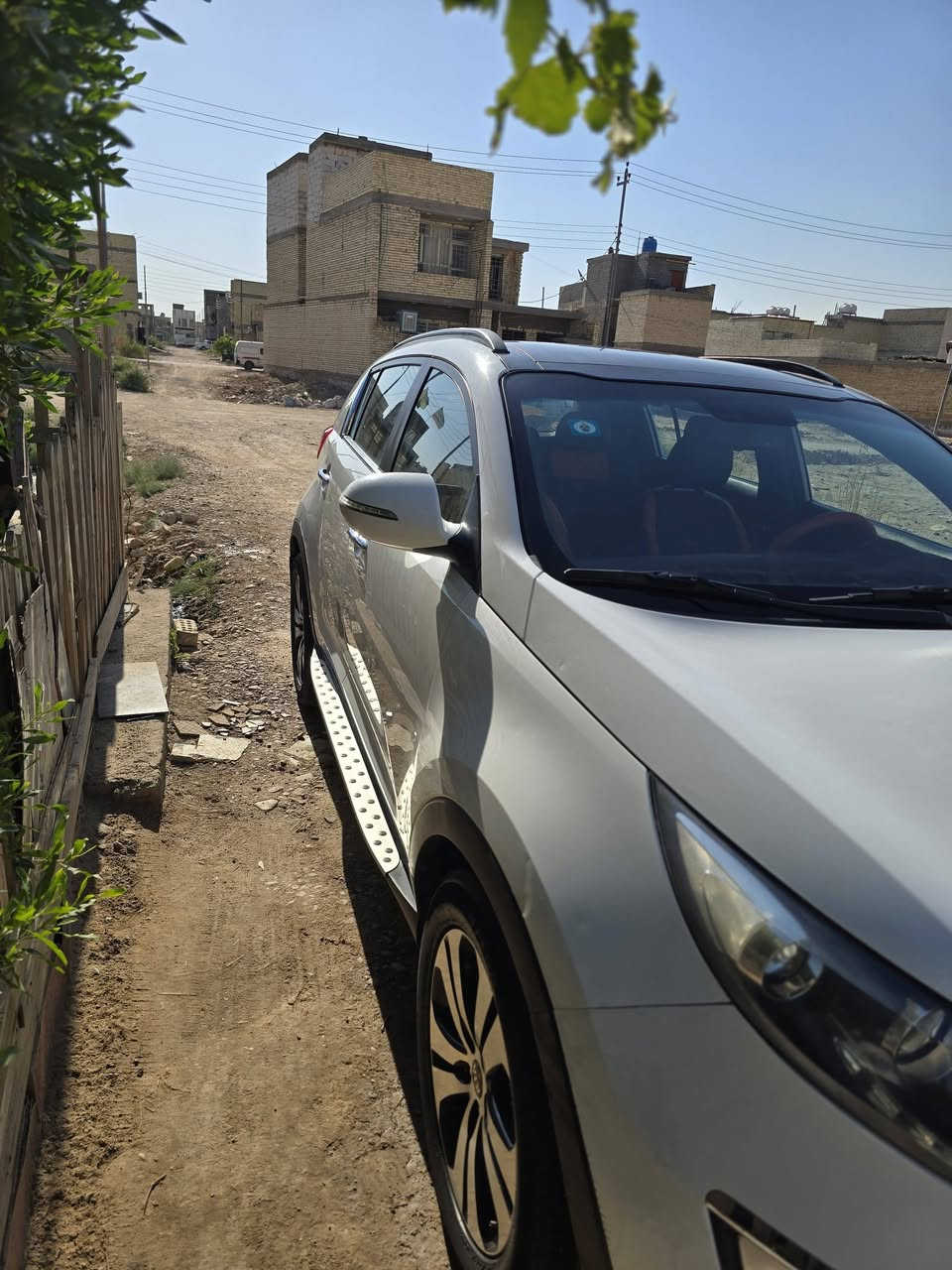 للبيع سياره سبورتج خليجي موديل ١٢ سياره جاهزه فول مواصفات سياره ماشيه ١٦٧ الف  السعر السياره ١٣٥ ورقه  بيه مجال بسيط 
مواصفات السياره سقف بني رامه +تشغيل بصمه +ابواب بصمه +مري شفط +تحكم استيرن +كشن كهربائي +صندوك بصمه 
مكينه السياره ٤سلندر مكينه ٢ الفين +مكينه كير مكفولات +تبريد +تدفئه فول  ضرر السياره موضح بل سونار رقم السياره بغداد خصوصي تحويل ثاني يوم  الستفسار اكثر اتصل الرقم [***********] مكان السياره الشعب
