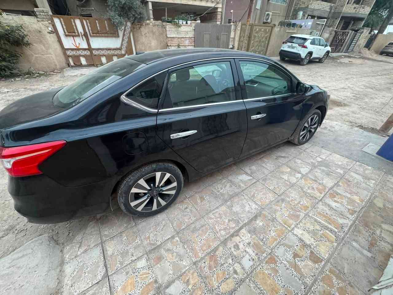 السلام عليكم
نيسان سينترا 2019 SV Special
محرك 1800
كير ومحرك مكفولات 
تبريد شغال 
تحكم ستيرن 
بصمة بيبان 
بصمة تشغيل 
تنتة 
رادارات صفاح 
ضربتهة من امريكا جنطة وجاملغ خلفي وبالعراق بيهة جاملغ امامي جهة السايق 
سيارة جاهزة 
السعر 102
***********
