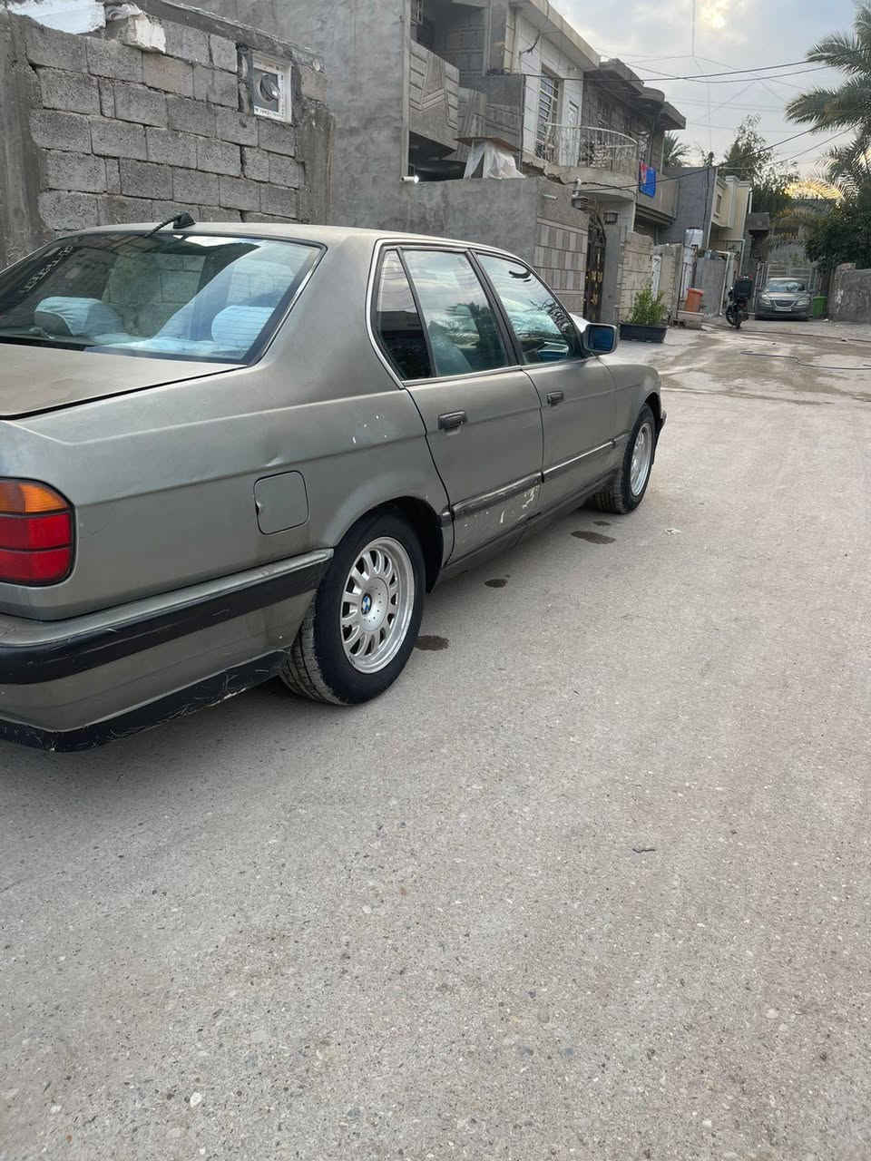 بي ام حجم٧٣٥ مكينه مفتوح ٦ سلندر كير اوتماتيك   مكينه وكير مكفولات شرط لا تنقيس ولا تبخير ولا دخان مشروطات هيا والكير  صدر ورا وكدام  جديد تخم تاير جديد كهربائياتها كلها شغاله  رقم بغداد انكليزي سنويه جديده  هزتها ما نافذه مكفوله من الضربه والخياس   صبغها طافي بي جراد السعر ٣٨
*********** المكان بغداد الجزيره السياحيه
