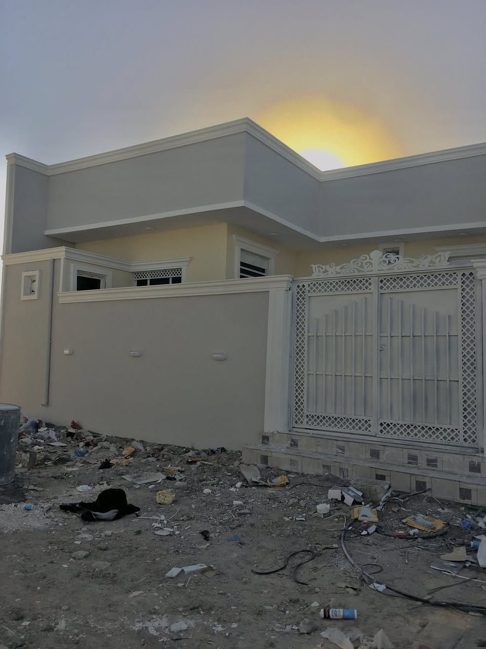 السلام عليكم منازل عدد 2 مساحه كل واحد 200
زراعي وصل طابو مكانهن ناصريه منطقه سبل ثانيه 
كل منزل يحتوي على 

غرفتين /صاله/ مطبخ حار وبارد/ صحيات داخليه وخارجيه / واستقبال / كراج سياره 

رباط كونكريت وبناء بلوك وسقف صب كونكريت 
وسطح اشتايكر

ملحقات /تانكي ماي 1000 لتر/ ماطور جحم وسط وكيزر وخلاطات ومغسله جاهز ع اخر حبايه تسكن كبل 
يوجد ماي / كهرباء / امبير /مدرسه / جيران منطقه متكامله 
السعر ع خاص او تصال 

***********/ ***********
