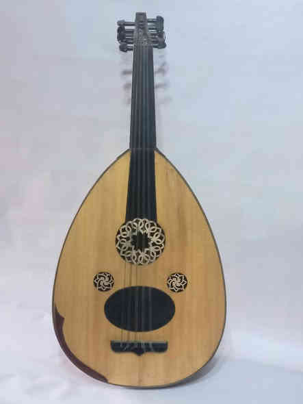 عود سوري للبيع سعرة 125 الف . . . العود قديم صناعة 2014 هذا رقمي وبي واتساب *********** مكاني بغداد / البياع ( يوجد توصيل باجور )
