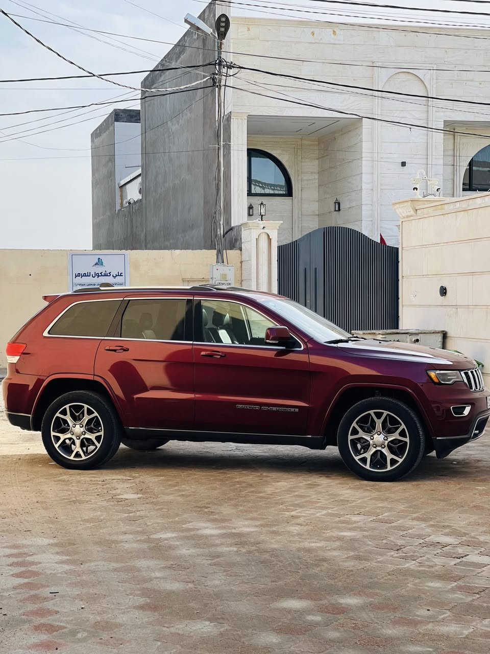 السعر 233 وبالعافيه ع ياخذه بدون دواخل بدووون ايرباك حادث  جداً خفيف صور حادث ضمن منشور بيه قطعتين جاملغ + بنيد 
جيب 2018 لمتدد بلص فول الفول فئة خمسه وعشرينيه احتفالية ذكرى شركة جيب رقم بغداد باسمي اني المستورد مالته 
ماشيه 36 حاليا فقط ومن جبته من امريكا جانت ماشيه 13 
المواصفات 
محرك 6 سلندر 3600 برغي ممفتوح بي
بنوراما 
سستم صوت هارمن كاردن + دمام صندوق 
رادارات جانبيه + اماميه + خلفيه 
كشنات جلد كهرباء + تدفئة + تبريد 
ستيرن كهرباء + تدفئة 
كشن خزن ميموري ( كشن ذاكره ) 
فور ويل 
لايتات لد + زينون بلادي 
ويل حجم 20 مال اوفر لاند 
دشبول جلد خياط 
صندوق شفط كهرباء 
دبل كزوز 
شاشه كبيره حجم 8 انج 
عليه بوليش ونانو سيراميك 
ملاحضه اخوان : كير محرك تبريد حداديه كوله ع وضع شركة وشرط الفحص سياره جديده واحلا من صور حتى كتلوكات شركة موجودات وياها  وبالعافيه ع ياخذه 

بيع فقط واعتذر عن المراوس 
الشراي يتصل 
 *********** اتصال 
*********** وتساب
