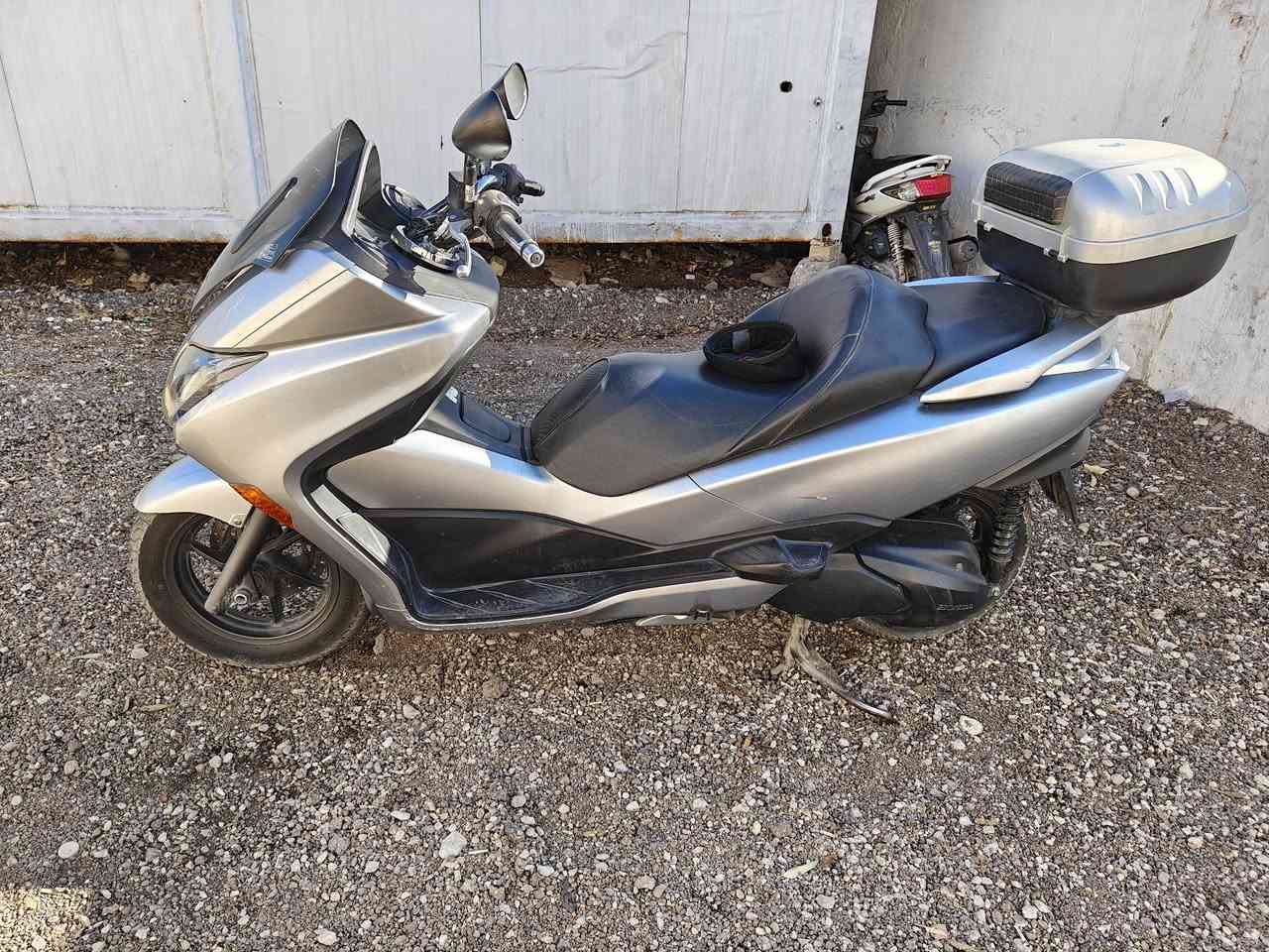 فورزا 10/0 مكفوله مابيه اي نقص ماشيه أربعين الف 
مكاني بغداد / حي الجهاد
للتواصل خاص او على الرقم *********** وتساب
السعر 14
