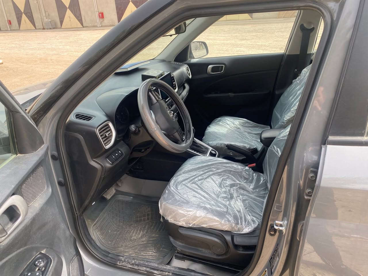 هونداي فينو موديل ٢٢ رقم بغداد ماشيه ٤١ ميل وارد امريكي حادثه جنطه مبدله بلادي
محرك ١٦٠٠ دبل نوز
فتحه 
سيارة كامله مكمله مبيه اي نقص 
دوشمه حديثه
بوليش جديد 
نانو سيراميك 

فتحة بالقمارة (سلايت)
شاشة+كاميرة
لإدار امامي خلفي 
تحكم استيرن
تحديد مسار 
حساسات
مانع انزلاق
السيارة نظيفة وجاهزة
السعر١٣٠
مكان السيارة....بغداد حرية او كاضمية
الاستفسار على الرقم ‭٠٧٩٠ ٢٣٥ ٠٥٠٤‬
