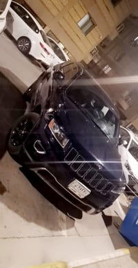 جيب لاريدو 2014   امريكي لون حبري ازرق  ماشية ١٣٣ ميل  حادثها نص الهاج...