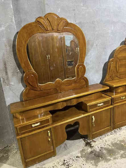 غرفه نجاره تزكام ثكيله داخل خارج صاج مستخدمه نظيفه السعر ٦٠٠. العنوان الحله ***********
