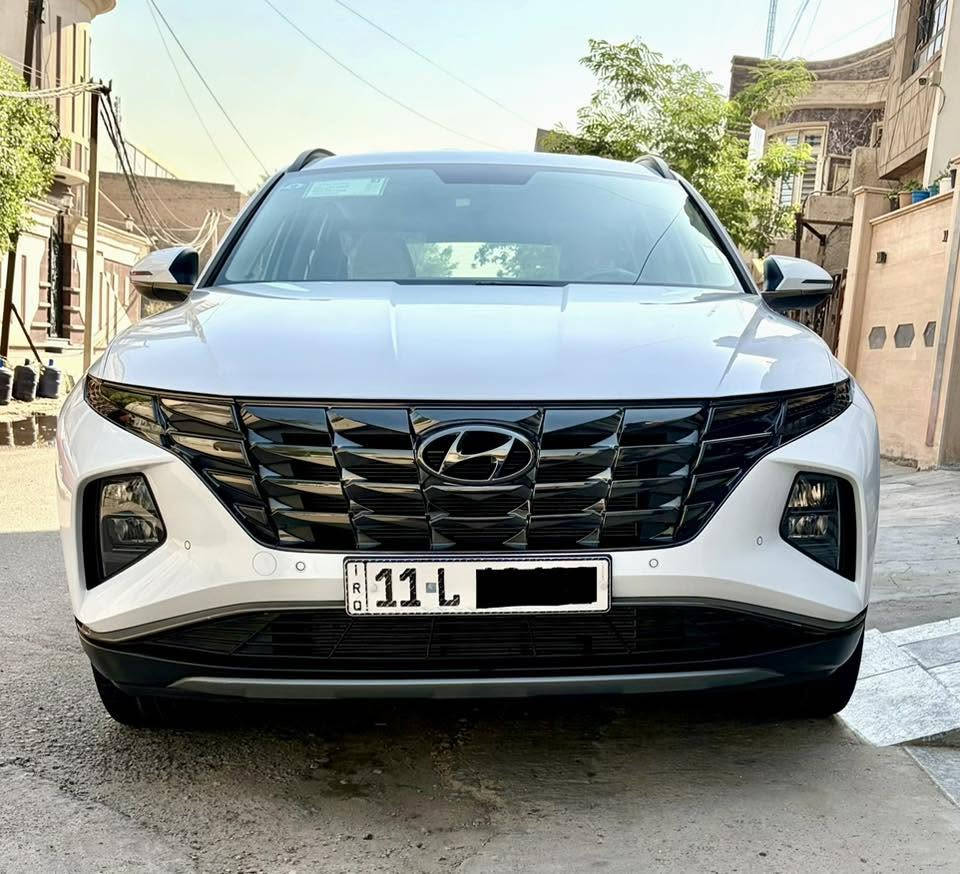 هونداي توسان خليجية ( ٢٠٢٤ ) فول مواصفات عدا البانوراما ماشية ( ١٤ ) ألف كم مكفولة كفالة عامة بديها وميكانيكياتها حتى تكحيل بالدعاميات مابيها وبرغي مامفتوح بيها وتايرات الشركة جواها  .  رقم بغداد الدولي الجديد ( بأسمي ) هزة جديدة وسنوية مجددة لغاية ( ٢٠٣٠ ) . أخواني السيارة أستلام علئ أيدنا من الشركة وبعدها جديدة وجاهزة بدون أي نقص وللتواصل ( *********** ) وعنواني بغداد - الكرادة  .
