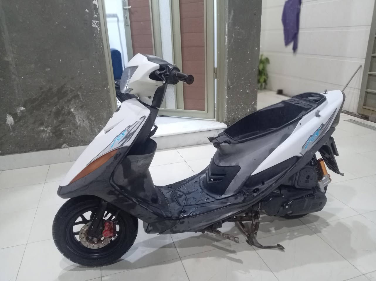 سلام عليكم ماكس عدله دراجه جاهزه من كهربائيّ شغاله سلف شغال لايت زنون كفرات اصلي بس مو مالته دراجه مفتوحه بيه تزويد وياله دبل خلفي تورباين مزود سرعه 100 و 95 عداد شغال كلشي مابيه دراجه تخبل مكاني رميثه سعر 625بيه مجال الشراي مو شراي لا يراسل يخابر رقمي ***********
