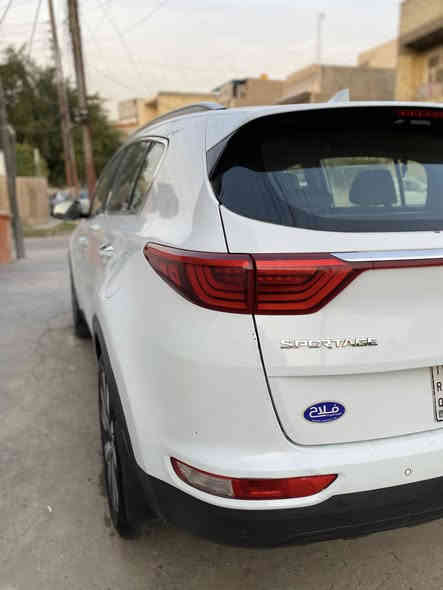 سلام عليكم كيا سبورتج 2017 خليجي مكفول من الصبغ فقط بيها بارد رقم بغداد ابـ اسمي لون ابيض فول مواصفات عده السلايت 
بصمة ابواب 
بصمة تشغيل 
حساسات اماميه 
حساسات خلفيه 
مري شفط 
ترحيب عند التقريب من السياره
جنطه كهربائي 
كشنات كهربائيه جهتين
كامره خلفيه 
ثلاث انظمه قيادة سبورت ايكو عادي
أشاير بل مري 
ويلكب حجم 17
محرك 2000 دوش
تحكمات ستيرن جهتين 
هند بريك بصمه
توقف ذاتي
تبريد قطعتين امامي خلفي
تبريد ❄️ وتدفئة ☀️ 
مكان السياره بغداد حي العامل السعر 178 وبيها مجال بسيط رقم الموبايل ***********
