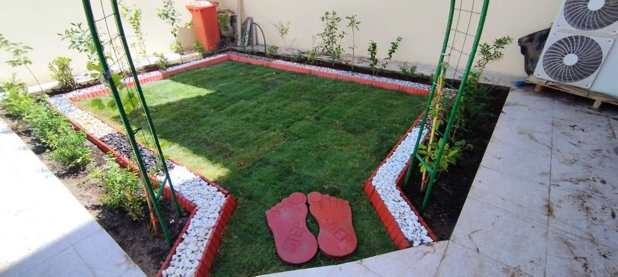 تريد حديقتك هيج تصير تواصل ويانه واحنا نجيك وتدلل باي مكان بالديوانية
ترتيب الحدائق المنزلية تصميم ديكور زراعة تقليم تسميد مستعدون لجميع الاعمال للتواصل المراسلة على الصفحة او الاتصال على الرقم ***********
