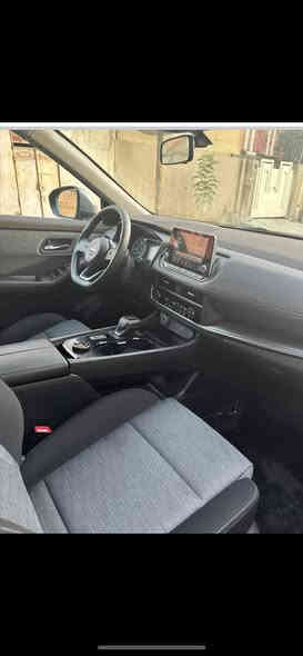 نيسان روج موديل 2023 لون فيلي مرقم بغداد 
ماشي 48 
رادار امامي خلفي 
تحديد مسار 
مثبت سرعة 
مانع تصادم امامي خلفي 
شاشة كاربلي 
تبريد قطعتين 
تبديل بنيد بدون شواصي ودواخل 
بيها صفحة سايق كلير بامريكا مشتغلي 
وبيها طخه بالصندوق الخلفي موضحة بالصورة 
السيارة بيها صوت بالمكينة اني ما اعرف وين اصلح واني بنت ما اكدر اروح اماكن تصليح ابيعها ع وضعها 122 وبيها مجال رقم التلفون *********** بغداد الكرخ
