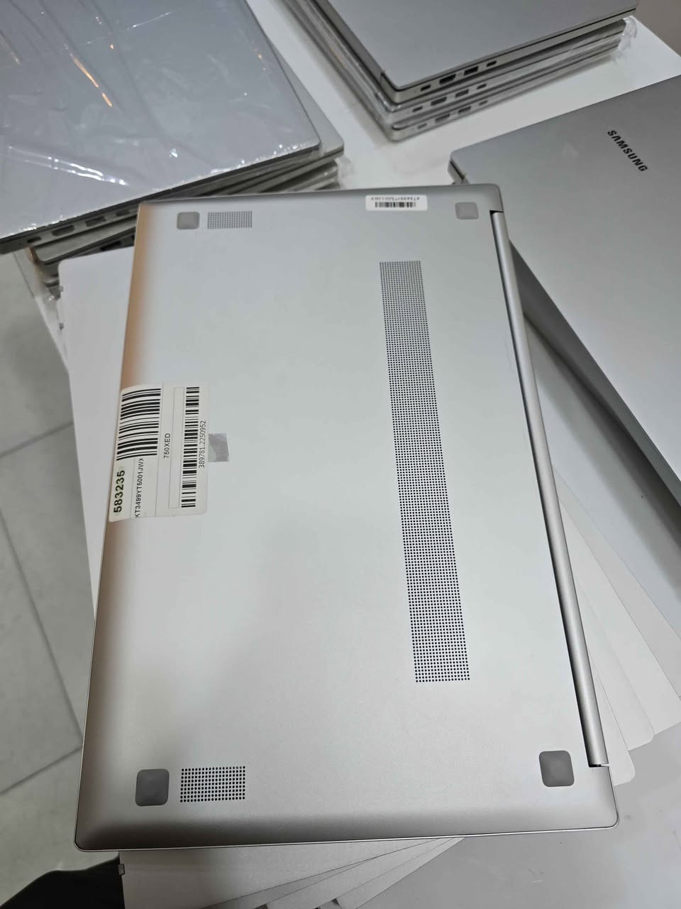 Lenovo LOQ Essential 15IRX11 – Gaminkg Laptop
لابتوب بالكارتون عدد دورات الشحن ١٣ مره فقط نسبة البطاريه ١٠٠% الابتوب قبل شهر مفتوح من الكارتون
✅ المعالج: Intel Core i5-13450HX (الجيل 13) – 10 أنوية / 16 خيط معالجة، تردد يصل إلى 4.6GHz �
✅ كرت الشاشة: NVIDIA GeForce RTX 5050 Laptop 8GB GDDR7
✅ الرام: 16GB DDR5
✅ التخزين: 512GB SSD NVMe
✅ الشاشة: 15.6 بوصة FHD IPS (1920×1080) – معدل تحديث 144Hz – ألوان 100% sRGB �
✅ البطارية: 4 Cell (60Wh) �
✅ الاتصال: Wi-Fi 6 + Bluetooth 5.2 �
✅ اللون: Luna Grey

🎮 مناسب للألعاب الحديثة، التصميم، المونتاج، والبرامج الهندسية، مع أداء قوي وثابت بفضل معالج HX وكرت RTX 5050
مكاني بغداد بغداد, العراق


**إذا كنت صاحب هذا الإعلان وتريد حذفه لأي سبب، رجاءا أرسل رسالة إلى الدعم الفني**