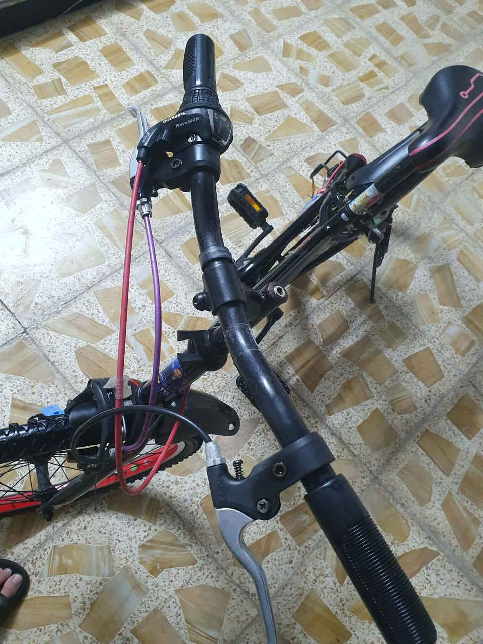 السلام عليكم
الحلال للبيع 
باسكل جبلي حجم 22 الباسكل كفاله عامه من التاير للتاير الباسكل حيل حلو وكاعد فول باسكل كلشي شغال كير قمچات بريكات تايرات الاصليات مالو القمچات الاصليات مالو الباسكل سعرو 75 وبي مجال خاص او رقمي ***********
