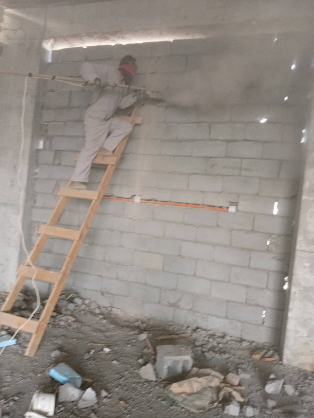 حفر تنزيل بوري كعرباء تسليك تشطيب في كل انحاء البصره شرط غلي الليزر كل مايتعلق في الكهرباء التواصل عبر الهاتف او الواتساب وانا خادم كل انحاء البصره 