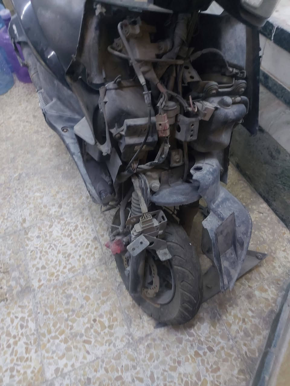 دراجه JTR مال رمبه محرك مكفول ممفتوحه كهرباءيات كله شغال على الفحص
تعرضه لحادث كما موضح بالصوره *********** مكانهه بغداد دراجه شغاله سعر 500 بيهه مجال بسيط
